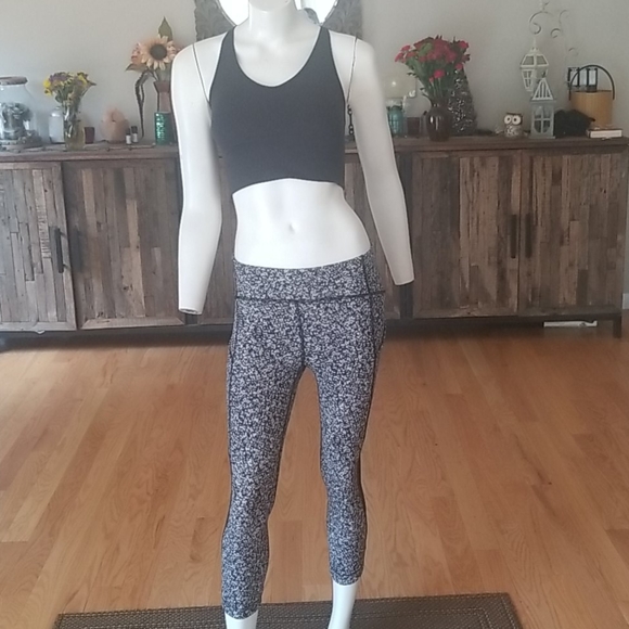 Lululemon cropped leggings - Picture 2 of 16